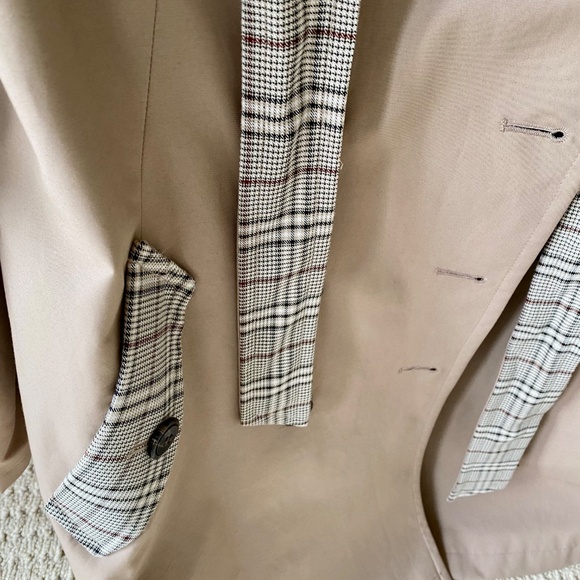 Ellen Tracy Raincoat - Size Large, EUC - Picture 10 of 12